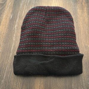 🟣 RED & BLACK KNIT BEANIE